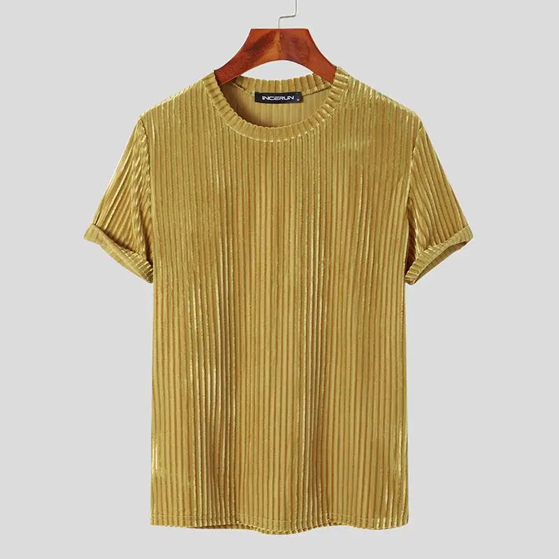 Gylden gul Afslappet T shirt i velour med rund hals og korte ærmer til mænd
